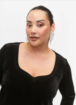 Zizzi Velour Dress With Long Sleeves -Chic Soldes M59185B 0199 ModelDetail1