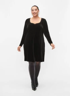 Zizzi Velour Dress With Long Sleeves -Chic Soldes M59185B 0199 ModelFullBody