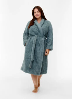 Zizzi Bathrobe With Tie Belt -Chic Soldes M59951C 0728 ModelFullBody