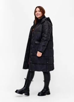 Zizzi Long Puffer Jacket With Pockets And Hood -Chic Soldes M61083B 0199 ModelFullBody