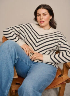 Zizzi Knitted Blouse With Diagonal Stripes