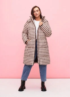 Zizzi Checked Puffer Winter Jacket 13 Zizzi Checked Puffer Winter Jacket -Chic Soldes M61271A 0199 ModelFullBody