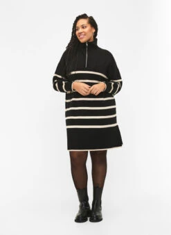 Zizzi Striped Knit Dress With High Collar And Zipper -Chic Soldes M61276D 0199 ModelFullBody