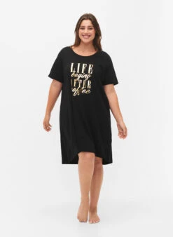 Zizzi Short-sleeved Nightgown In Organic Cotton (GOTS) -Chic Soldes M70007C 9991 ModelFullBody