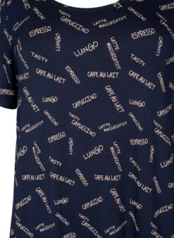 Zizzi Short-sleeved Viscose Nightgown With Print -Chic Soldes M70021A 1496 Details1