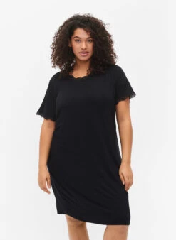 Zizzi Short-sleeved Viscose Nightie With Lace Edges