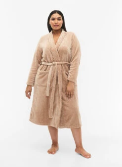 Zizzi Dressing Gown With Pockets -Chic Soldes M70039A 0701 ModelFullBody