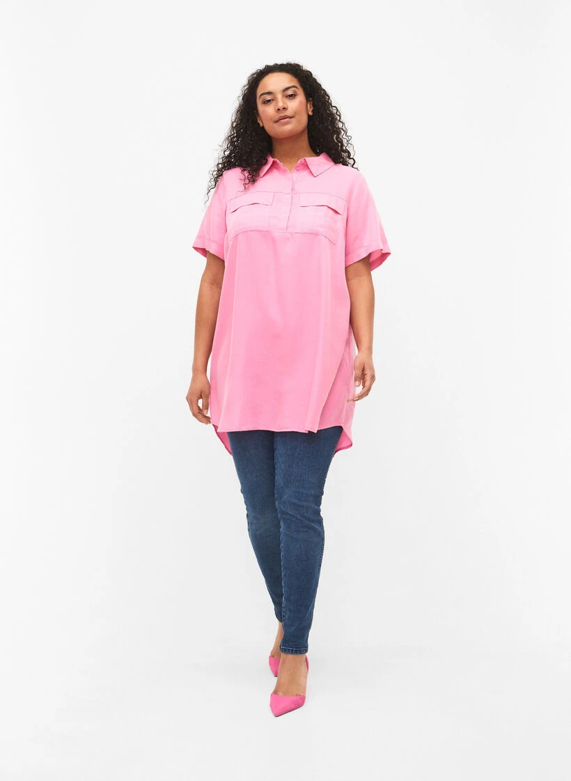 Zizzi Short-sleeved Tunic In Lyocell (TENCEL™) 5 Zizzi Short-sleeved Tunic In Lyocell (TENCEL™) – Image 3