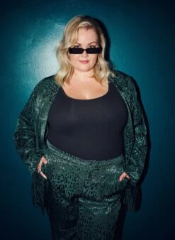 Zizzi Loose Viscose Pants With Tone-on-tone Print