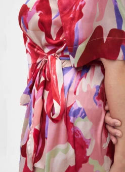 Zizzi Satin Wrap Dress With Print -Chic Soldes M90029A 0297 ModelDetail1