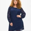 Zizzi Lace Dress With Long Sleeves 2 Zizzi Lace Dress With Long Sleeves -Chic Soldes M90039A 1494 ModelFront