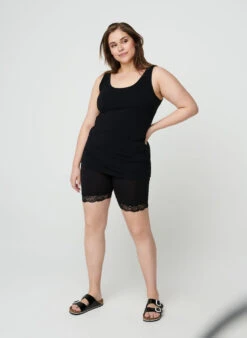 Zizzi Cycling Shorts With A Lace Trim -Chic Soldes N00011E 0199 ModelFullBody