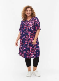 Zizzi 3/4 Leggings With Buttons -Chic Soldes N00011Z 0199 ModelFullBody