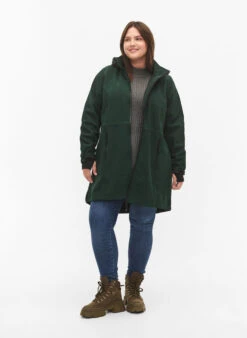 Zizzi Softshell Jacket With Detachable Hood 13 Zizzi Softshell Jacket With Detachable Hood -Chic Soldes N99441A 0906 ModelFullBody