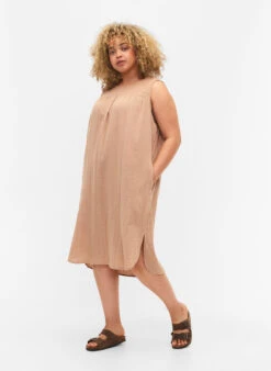 Zizzi Sleeveless Midi Dress In Cotton 11 Zizzi Sleeveless Midi Dress In Cotton -Chic Soldes V00037P 0701 ModelFullBody