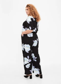 Zizzi Short Sleeve Viscose Blouse With Print -Chic Soldes V00040W 8004 ModelBack