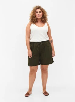 Zizzi Loose Shorts In A Cotton Blend With Linen -Chic Soldes V00047F 0787 ModelFullBody