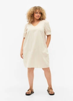 Zizzi V-neck Dress In Cotton Blend With Linen -Chic Soldes V00047P 0856 ModelFullBody