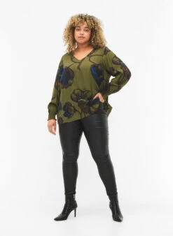 Zizzi Long Sleeved Viscose Blouse With Floral Print -Chic Soldes V00057F 9992 ModelFullBody