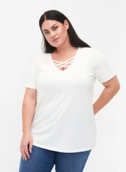 Zizzi T-shirt With V-neck And Cross Detail