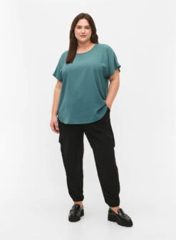 Zizzi Blouse With Short Sleeves And A Round Neckline -Chic Soldes V10000A 0826 ModelFullBody