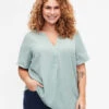 Zizzi Short-sleeved Blouse With V-neckline -Chic Soldes V10000B 1598 ModelFront