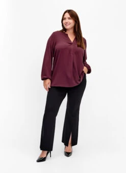 Zizzi Plain Colour Top With V-neck -Chic Soldes V10000F 1681 ModelFullBody