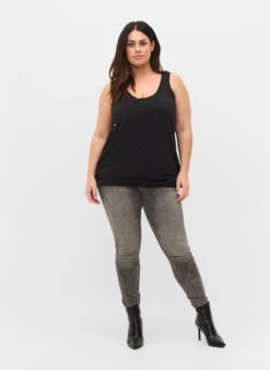 Zizzi Cotton Top With Rounded Neckline And Lace Trim -Chic Soldes V50036C 0199 ModelFullBody