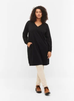 Zizzi Sweatshirt Dress With V-neckline -Chic Soldes V50086D 0199 ModelFullBody
