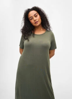Zizzi Viscose Midi Dress With Short Sleeves -Chic Soldes V50102T 2151 ModelDetail1
