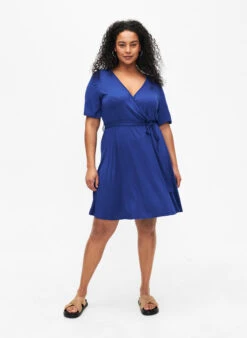 Zizzi Wrap Dress In Viscose With Short Sleeves -Chic Soldes V50102U 9990 ModelFullBody