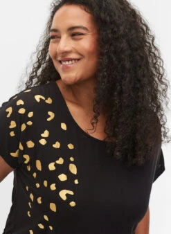 Zizzi Short Sleeved Viscose T-shirt With Gold Print -Chic Soldes V50133D 0199 ModelDetail2