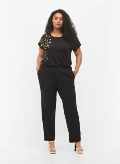 Zizzi Short Sleeved Viscose T-shirt With Gold Print -Chic Soldes V50133D 0199 ModelFullBody