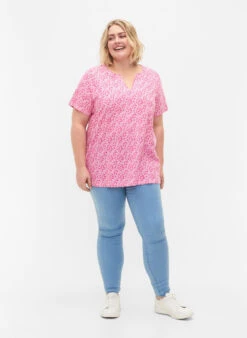 Zizzi Floral Cotton T-shirt With V-neck -Chic Soldes V50207A 2219 ModelFullBody