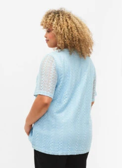 Zizzi Short-sleeved Lace Blouse With V-neck -Chic Soldes V50219A 1417 ModelBack