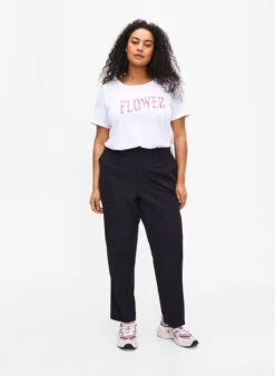 Zizzi Cotton T-shirt With Text Print -Chic Soldes V50253H 8006 ModelFullBody