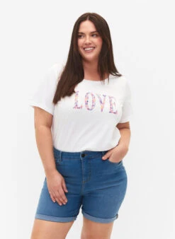 Zizzi High Waisted Denim Shorts With Slim Fit