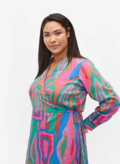 Zizzi Printed Wrap Dress With Long Sleeves -Chic Soldes X96118A 9990 ModelDetail1