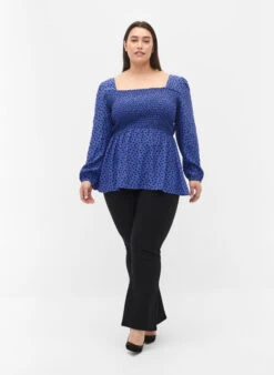 Zizzi Dotted Viscose Blouse With Smock -Chic Soldes X96126C 1403 ModelFullBody