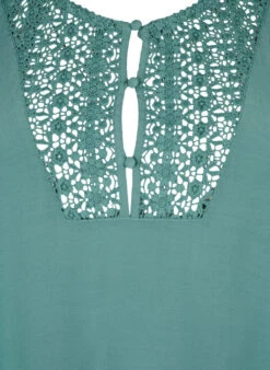 Zizzi Viscose Blouse With 1/2 Sleeves And Embroidery Detail -Chic Soldes X96149A 0826 Details1