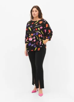 Zizzi Viscose Blouse With Print And 3/4 Sleeves -Chic Soldes X96210B 9990 ModelFullBody