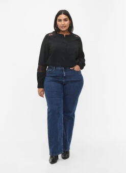 Zizzi Viscose Blouse With Crocheted Details -Chic Soldes X96219D 0199 ModelFullBody