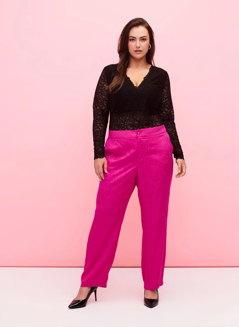 Zizzi Long-sleeved Lace Bodystocking With V-neck 5 Zizzi Long-sleeved Lace Bodystocking With V-neck – Image 3