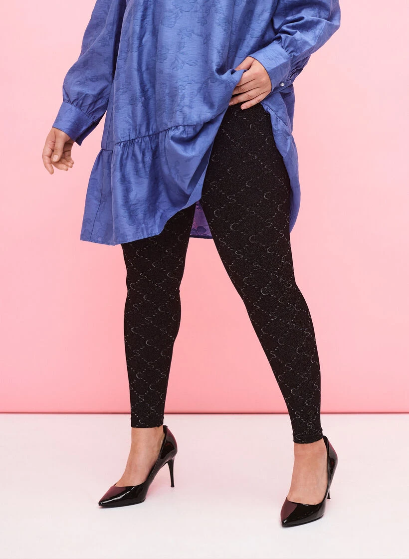 Zizzi Seamless Leggings With Silver-colored Pattern 4 Zizzi Seamless Leggings With Silver-colored Pattern – Image 2