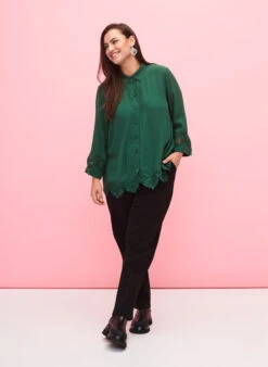 Zizzi Viscose Shirt With 3/4 Sleeves And Embroidery Details -Chic Soldes X96228A 0263 ModelFullBody