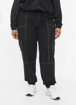 Zizzi Cargo Trousers With Contrast Stitching -Chic Soldes X96244B 0199 ModelDetail1
