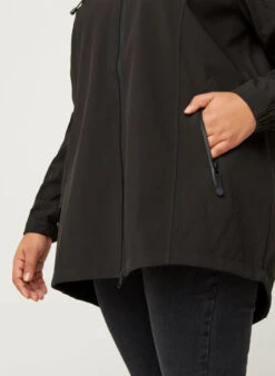 Zizzi Short, Hooded Softshell Jacket 15 Zizzi Short, Hooded Softshell Jacket -Chic Soldes Z92383J 0199 ModelDetail1